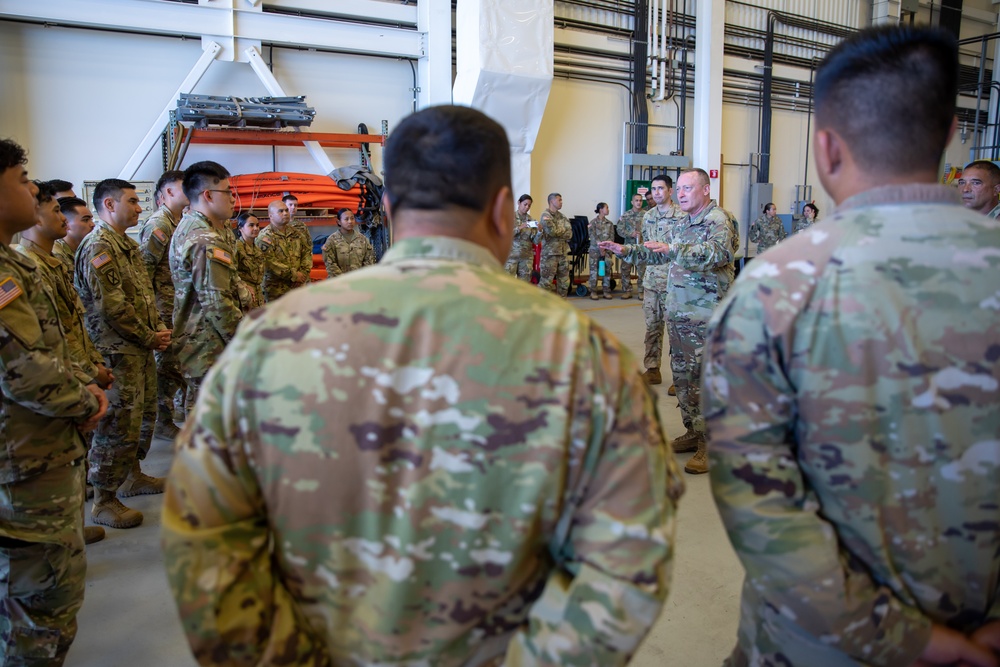 Hawaii’s 2-211th Aviation General Support Battalion Change of Command