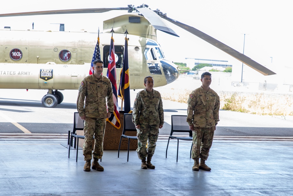 Hawaii’s 2-211th Aviation General Support Battalion Change of Command