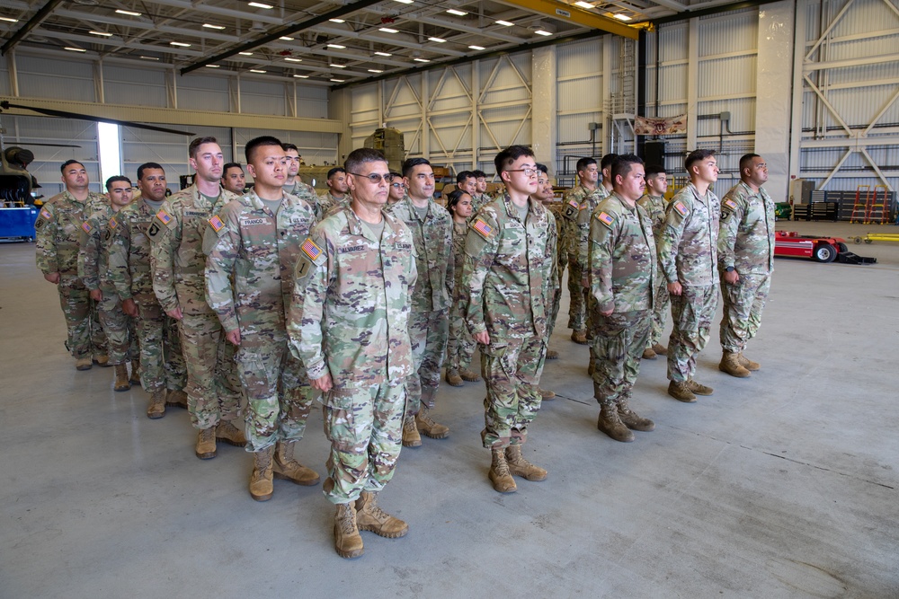 Hawaii’s 2-211th Aviation General Support Battalion Change of Command