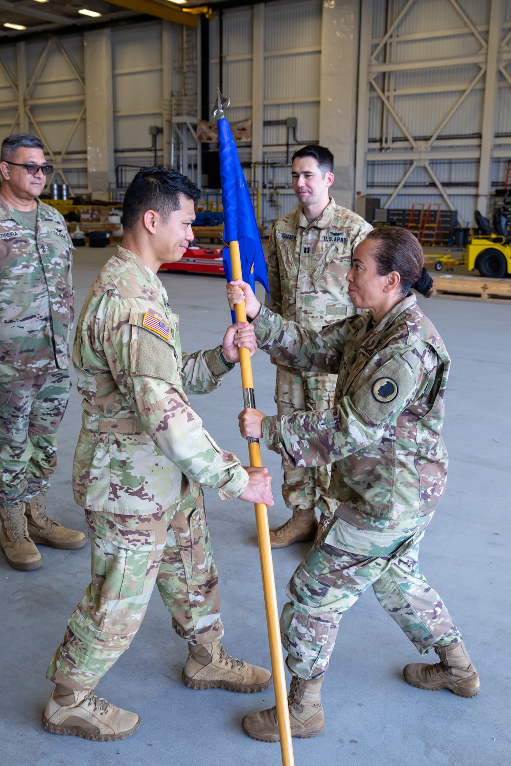 Hawaii’s 2-211th Aviation General Support Battalion Change of Command