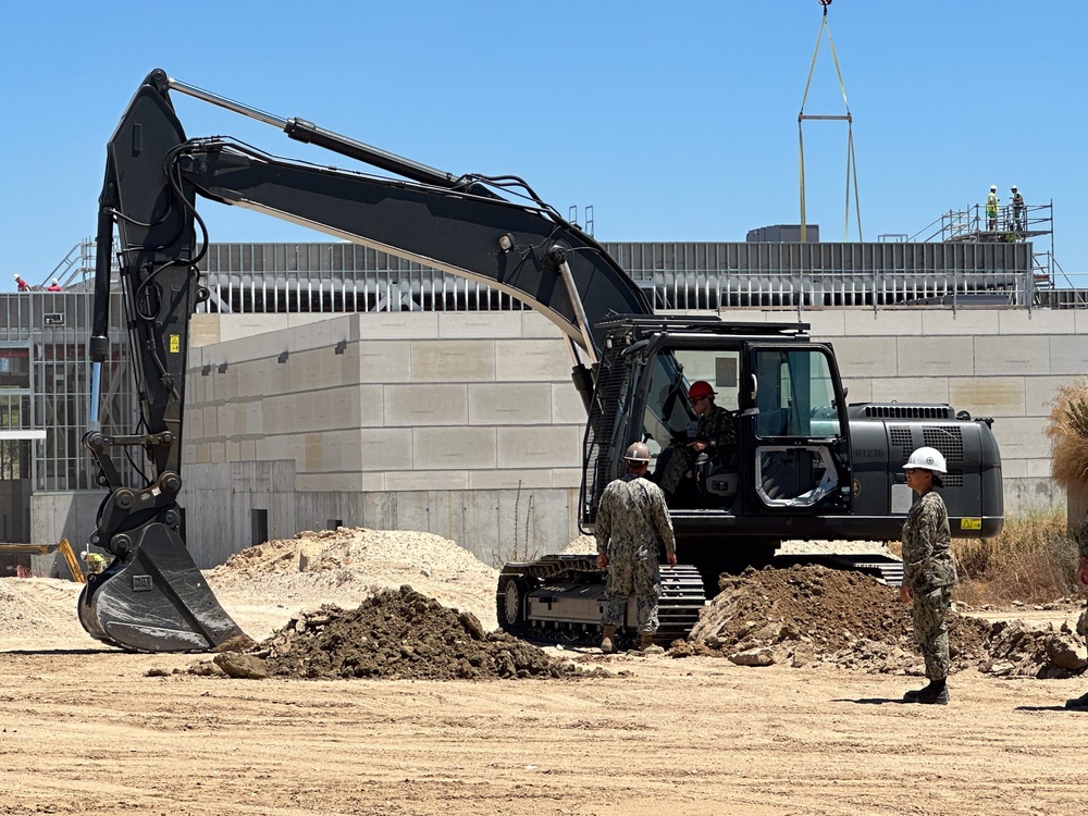 USNA Midshipmen visit NMCB 11