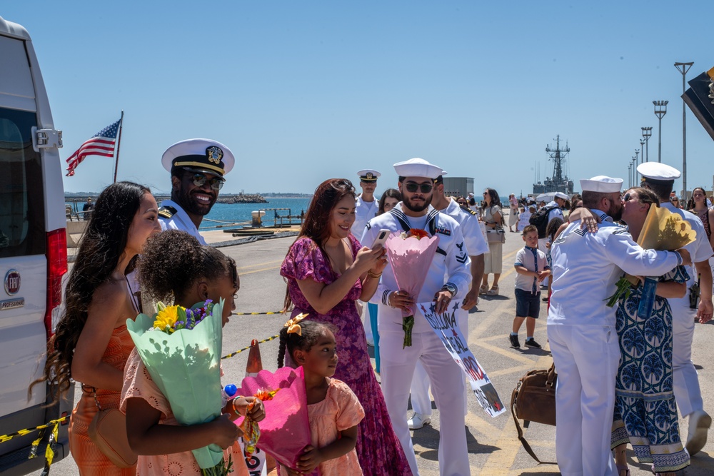 USS Paul Ignatius returns to port