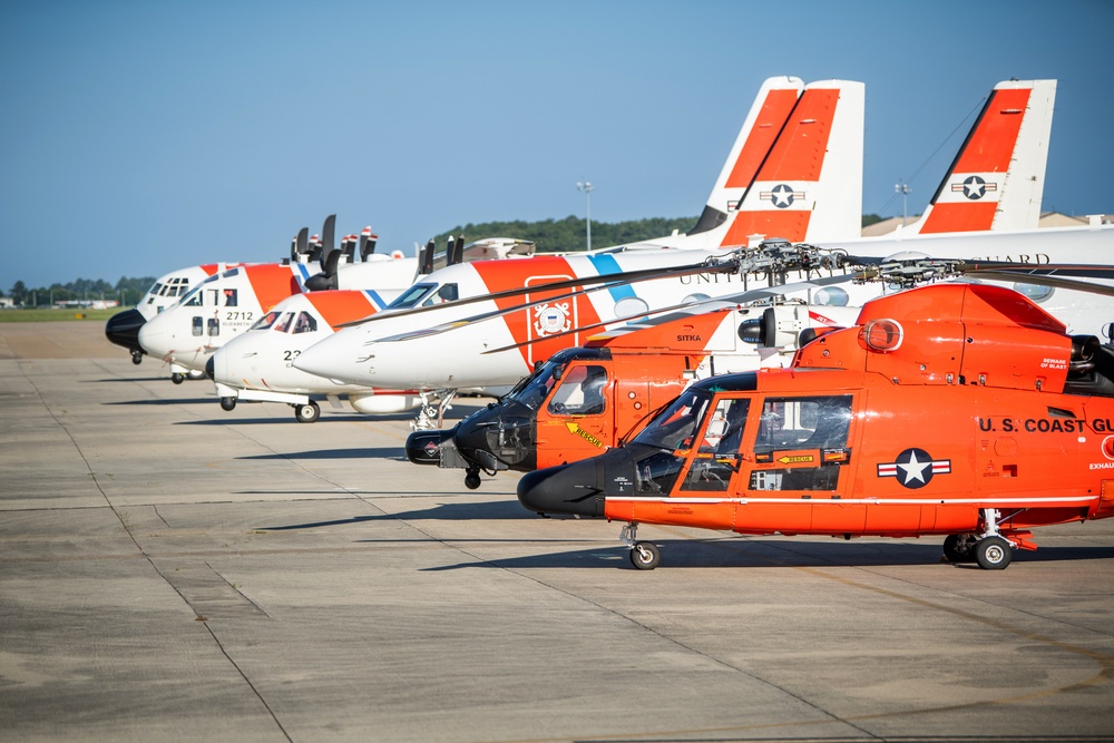 Historic Convergence: Entire U.S. Coast Guard Airframe Fleet Assembles at AIRSTA Elizabeth City for Rare Photo Opportunity