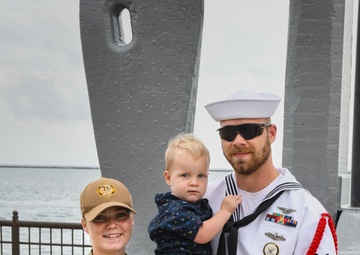 NSGL Sailor Reenlists