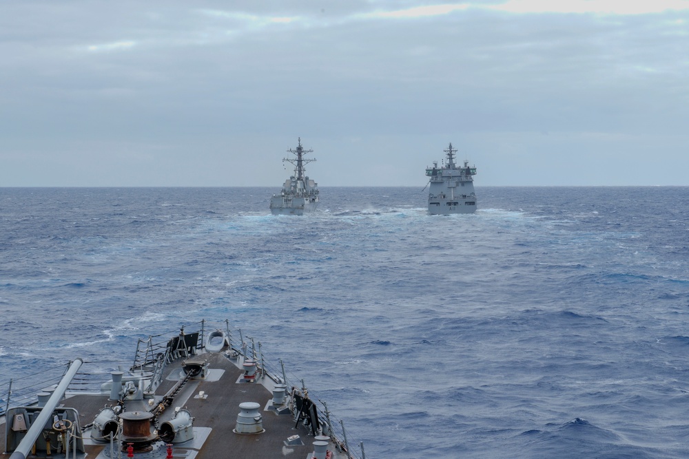 USS William P. Lawrence, USS Sterett, HMNZS Aotearoa Conduct Replinshment-At-Sea