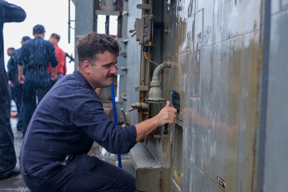 USS William P. Lawrence Conducts Freshwater-Washdown