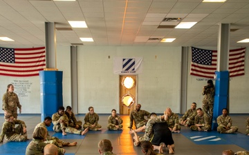 Army Reservist Qualify in Combatives Level 1 at Fort Stewart