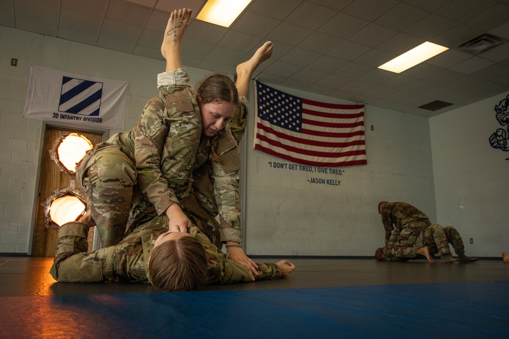 Army Reservist Qualify in Combatives Level 1 at Fort Stewart