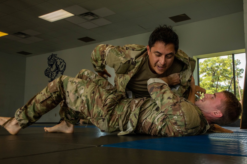 Army Reservist Qualify in Combatives Level 1 at Fort Stewart