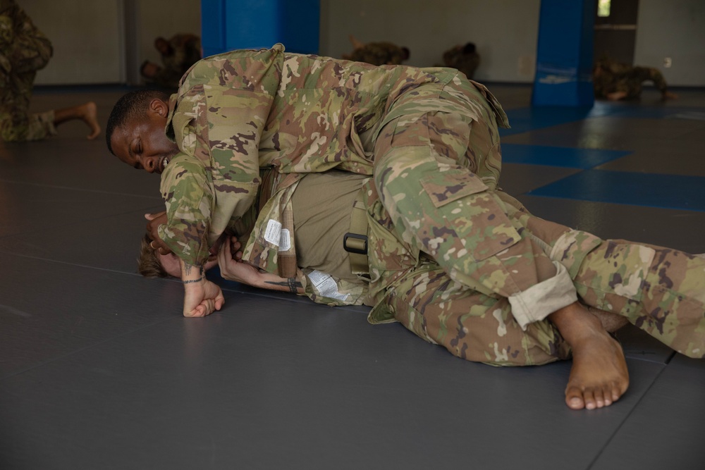 Army Reservist Qualify in Combatives Level 1 at Fort Stewart