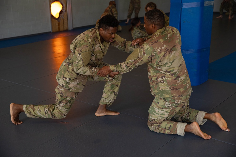 Army Reservist Qualify in Combatives Level 1 at Fort Stewart