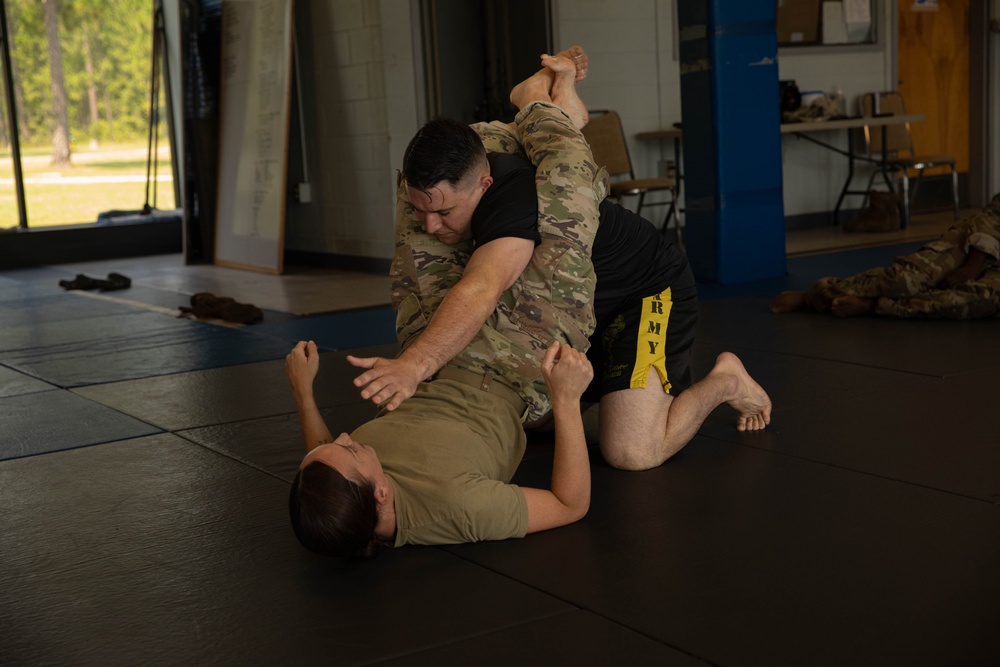 Army Reservist Qualify in Combatives Level 1 at Fort Stewart