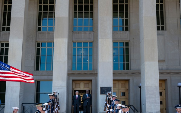 SD Hosts Singapore MoD