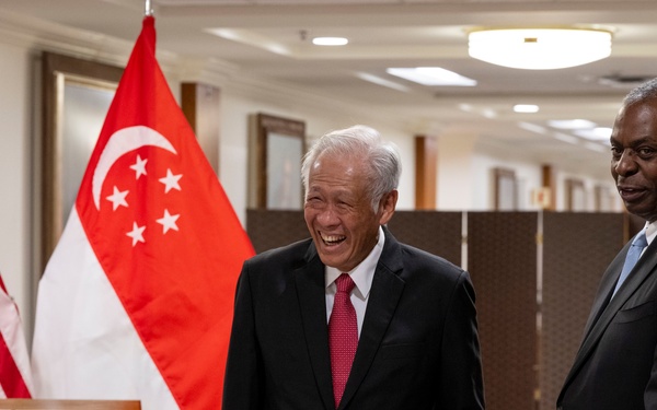 SD Hosts Singapore MoD