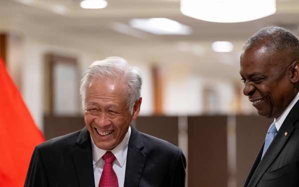 SD Hosts Singapore MoD