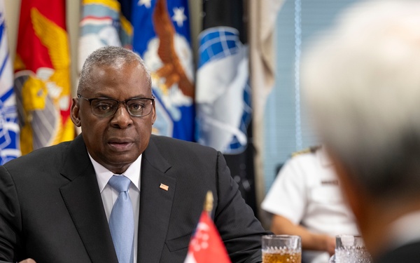 SD Hosts Singapore MoD