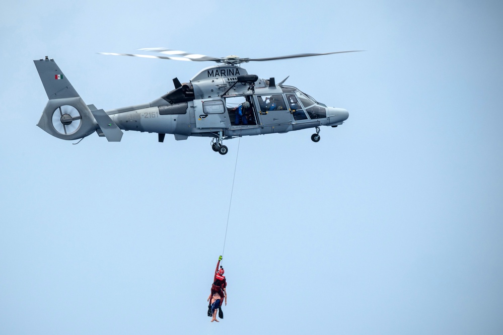 Mexican Navy deploys search and rescue swimmer during RIMPAC 2024