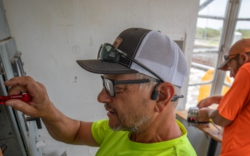 Vicksburg District Electricians Perform Repairs at the Galveston District’s Colorado River Locks