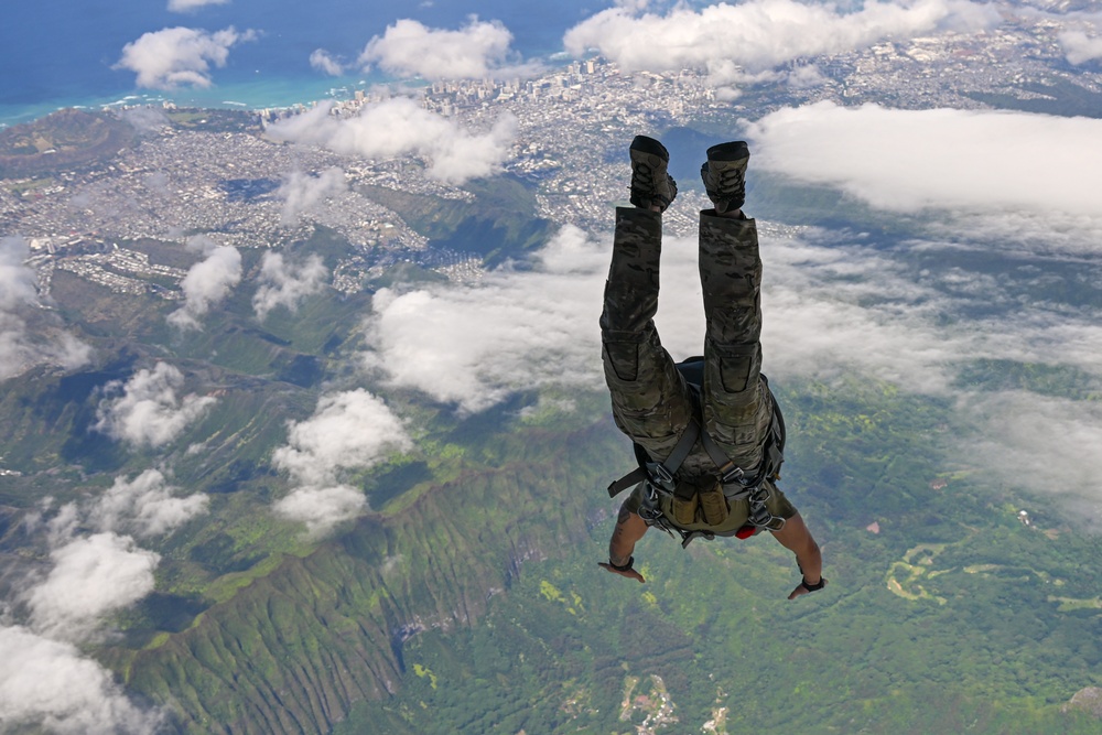 DVIDS - Images - Military freefall interoperability during RIMPAC 2024 ...