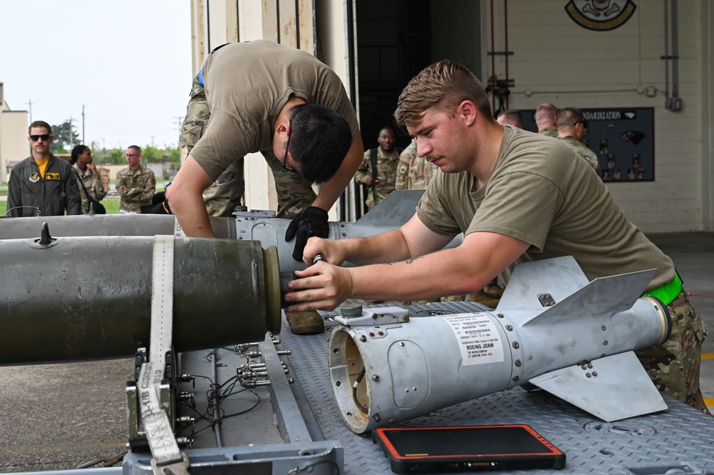 8th MXG hosts 2nd Qtr DCC and Load Crew Competition