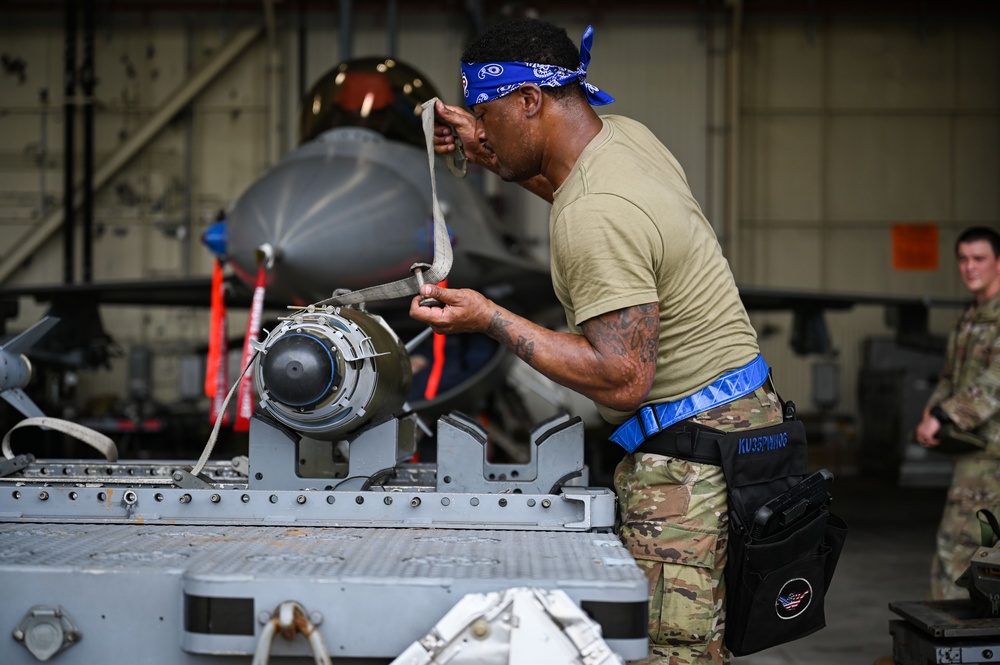 8th MXG hosts 2nd Qtr DCC and Load Crew Competition