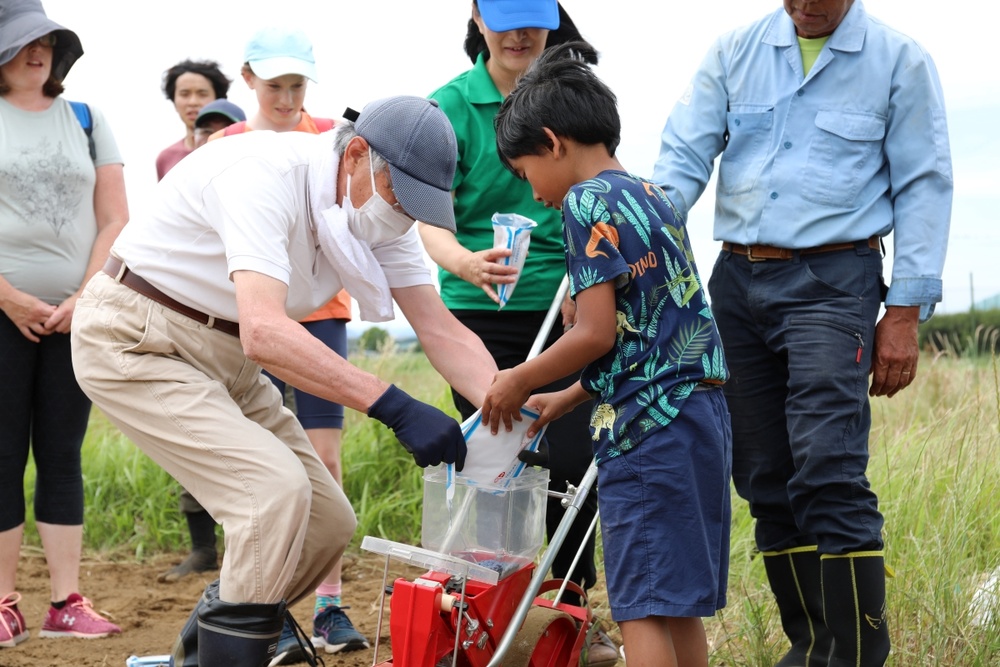 Camp Zama volunteers plant (sunflower) seeds of friendship with neighboring Zama City