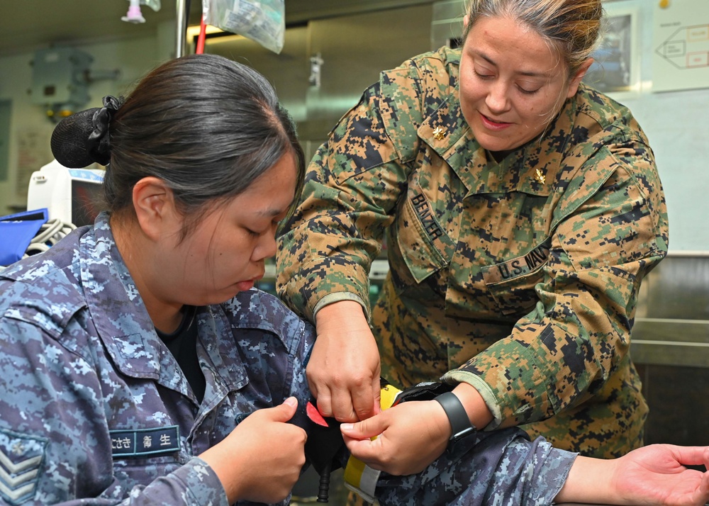 JMSDF and USN Sailors participate in a medical training aboard JS Kunisaki (LST 4003)
