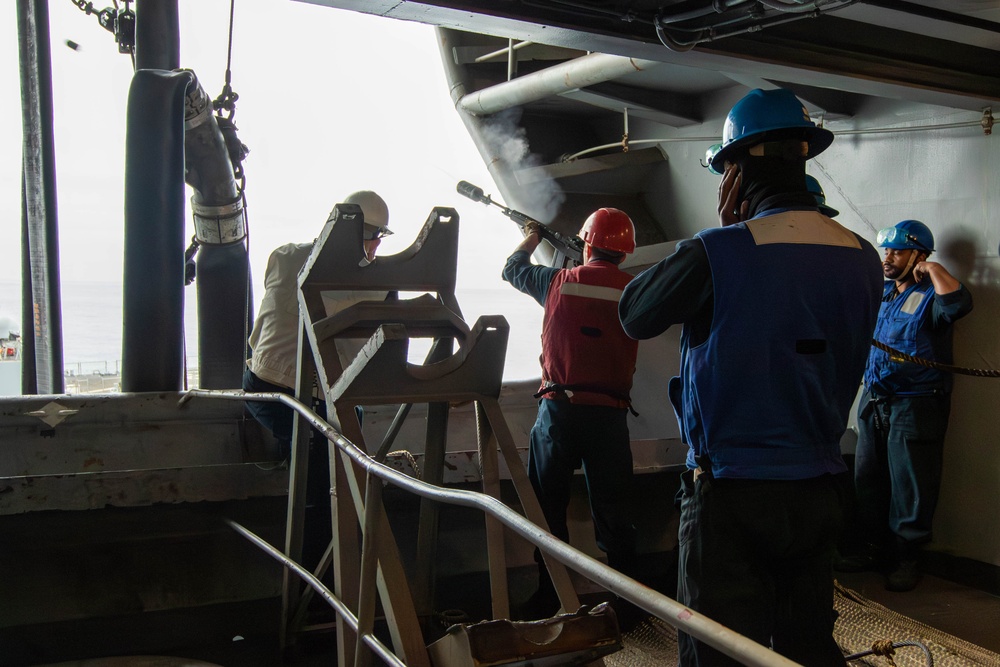 Abraham Lincoln conducts a fueling-at-sea with USS O'Kane