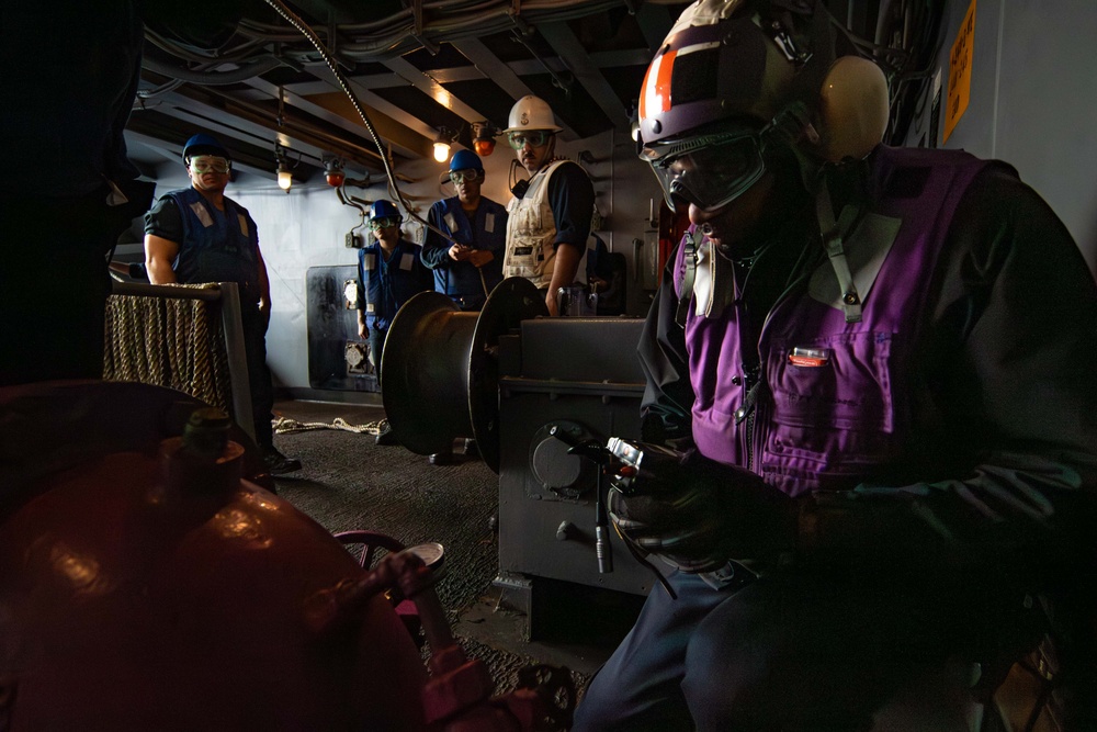Abraham Lincoln conducts a fueling-at-sea with USS O'Kane