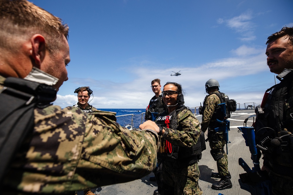 USS Fitzgerald Holds VBSS Exercise with FS Bretagne During RIMPAC 2024