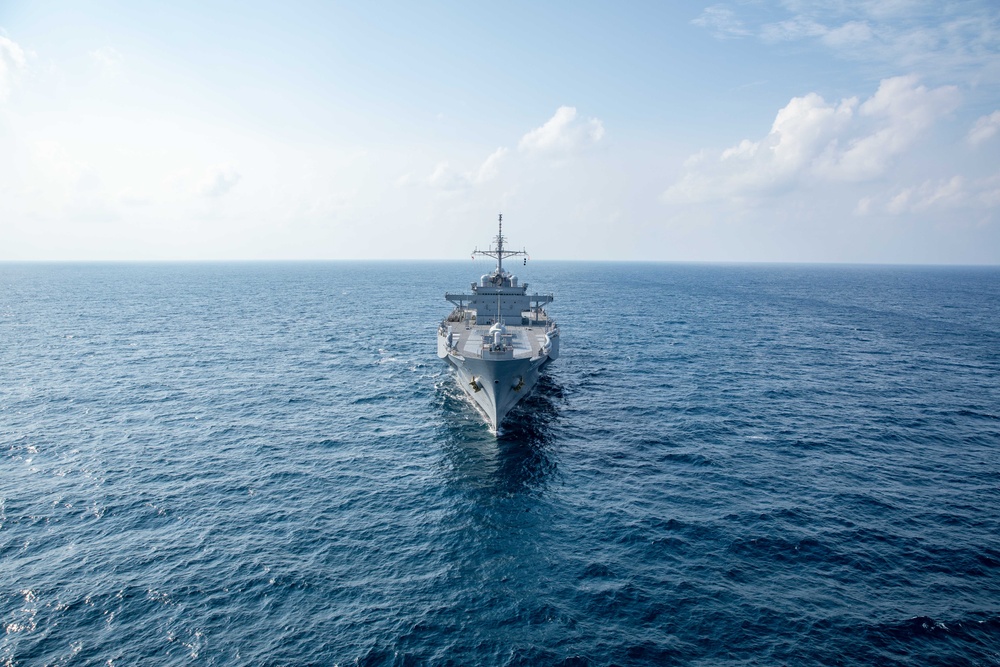 U.S. 7th Fleet flagship USS Blue Ridge (LCC 19) transits the Gulf of Thailand