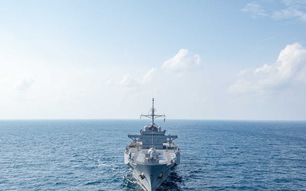 U.S. 7th Fleet flagship USS Blue Ridge (LCC 19) transits the Gulf of Thailand