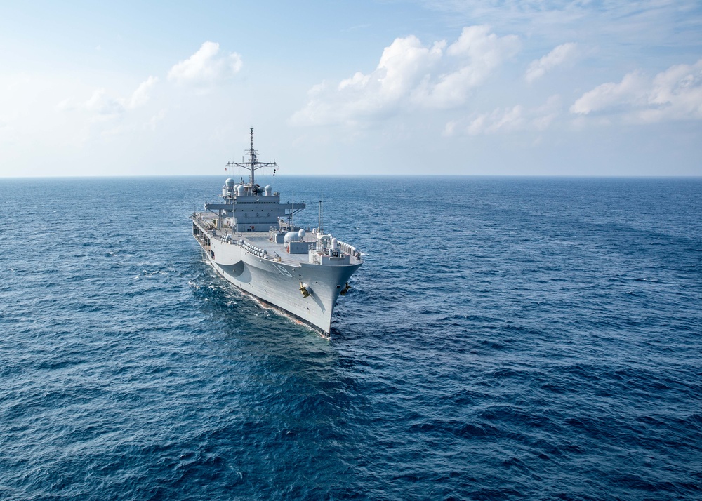 U.S. 7th Fleet flagship USS Blue Ridge (LCC 19) transits the Gulf of Thailand