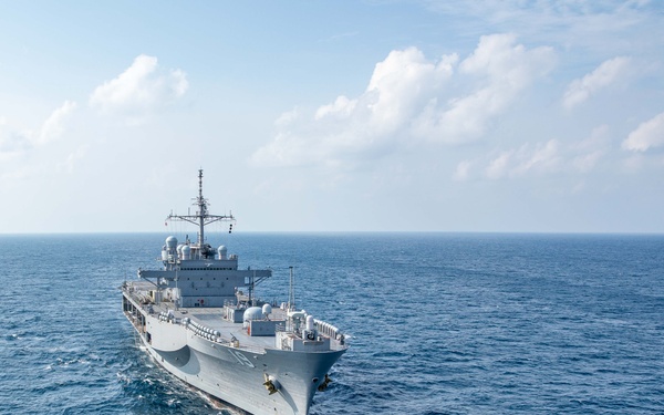 U.S. 7th Fleet flagship USS Blue Ridge (LCC 19) transits the Gulf of Thailand