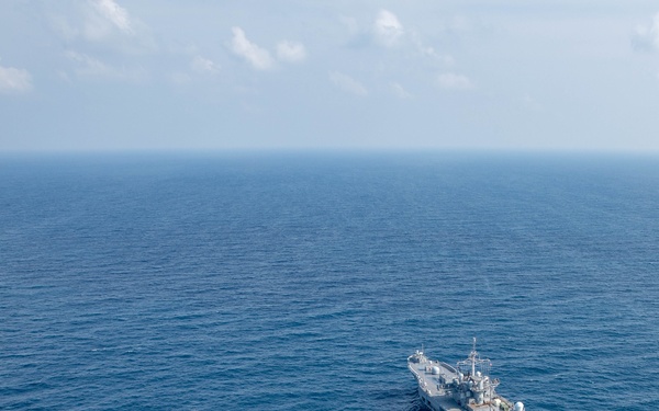 U.S. 7th Fleet flagship USS Blue Ridge (LCC 19) transits the Gulf of Thailand