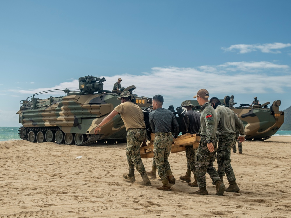 Mexico, ROK marines conduct functions checks on AAVs during RIMPAC 2024