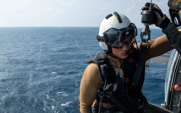 HSC – 12 Sailors conducts SAR Hoist Training Operations Aboard USS Blue Ridge (LCC 19)