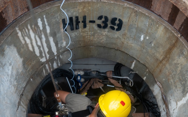 475th EABS maintains confined space communication