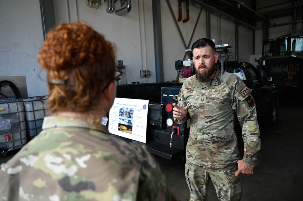 86 AW Commander learns 86 LRG mission through immersion tour