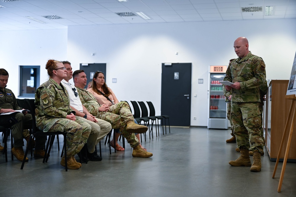 86 AW Commander learns 86 LRG mission through immersion tour