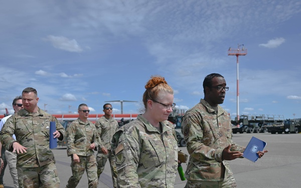 86 AW Commander learns 86 LRG mission through immersion tour