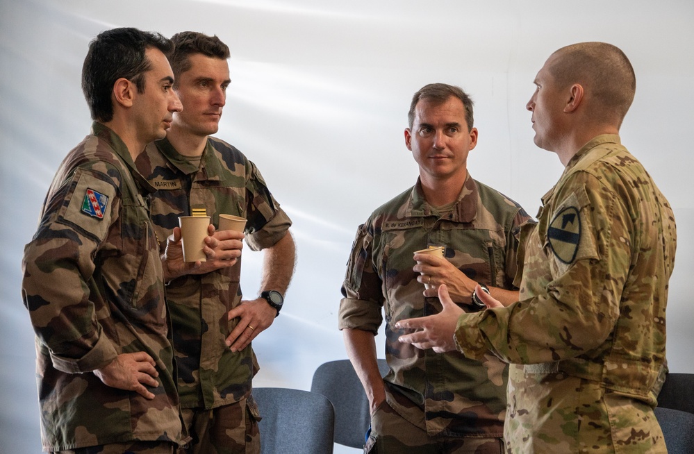 French Soldiers Meet with 1st Air Cavalry Brigade