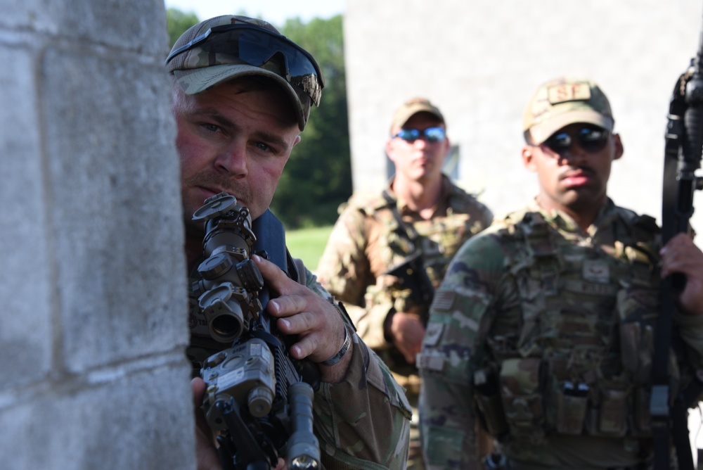 Bergman instructs Airmen