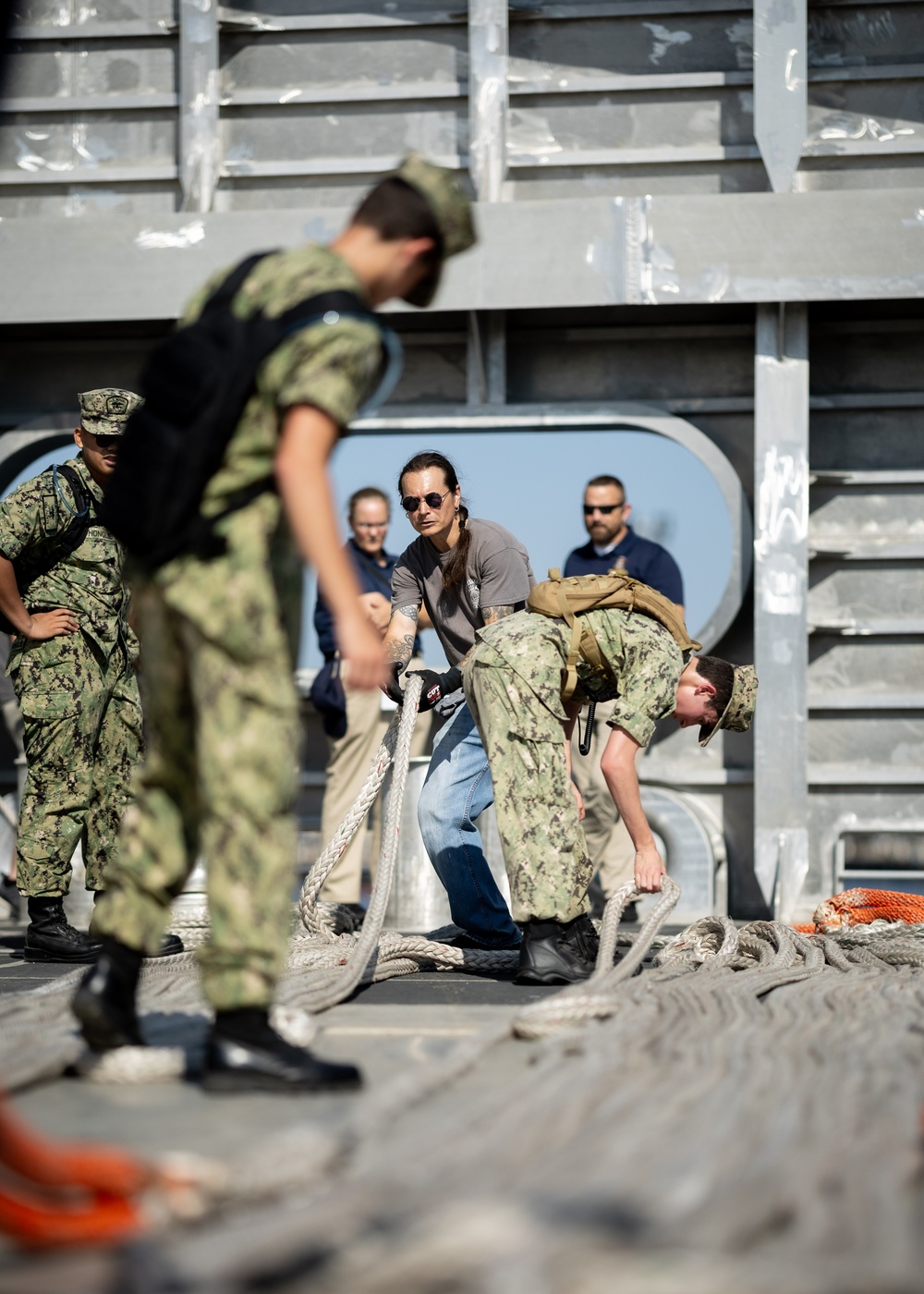 USNS Apalachicola (EPF 13) Hosts Tiger Cruise