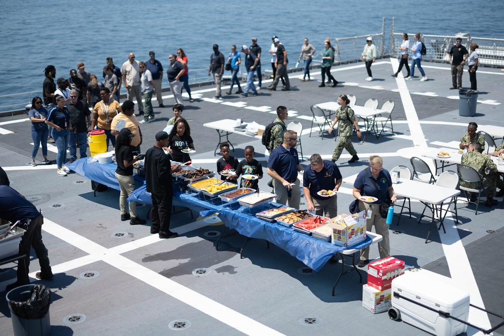 USNS Apalachicola (EPF 13) Hosts Tiger Cruise