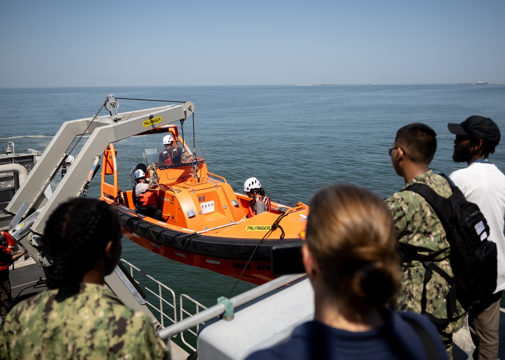 USNS Apalachicola (EPF 13) Hosts Tiger Cruise