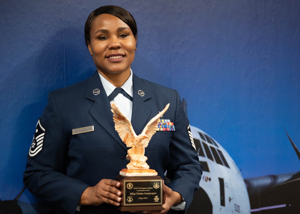 Reserve Citizen Airman takes home First Sergeant Academy Commandant Award