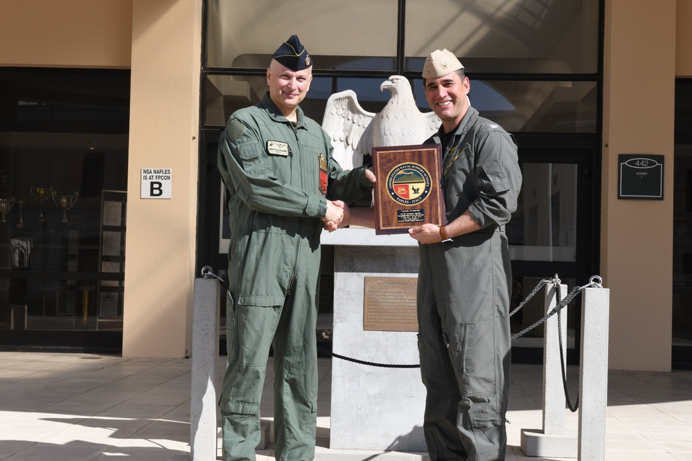 Italian Air Force Base Commander Visits NSA Naples