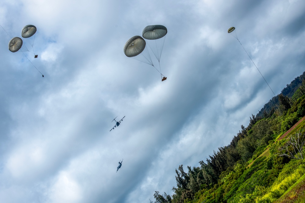 204th and 535th Airlift Squadrons Conduct Airdrop Training