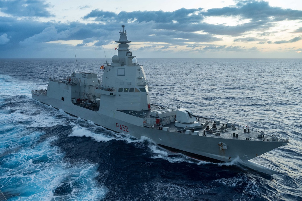 ITS Montecuccoli (P 432) and MV Asterix conduct a RAS during RIMPAC 2024